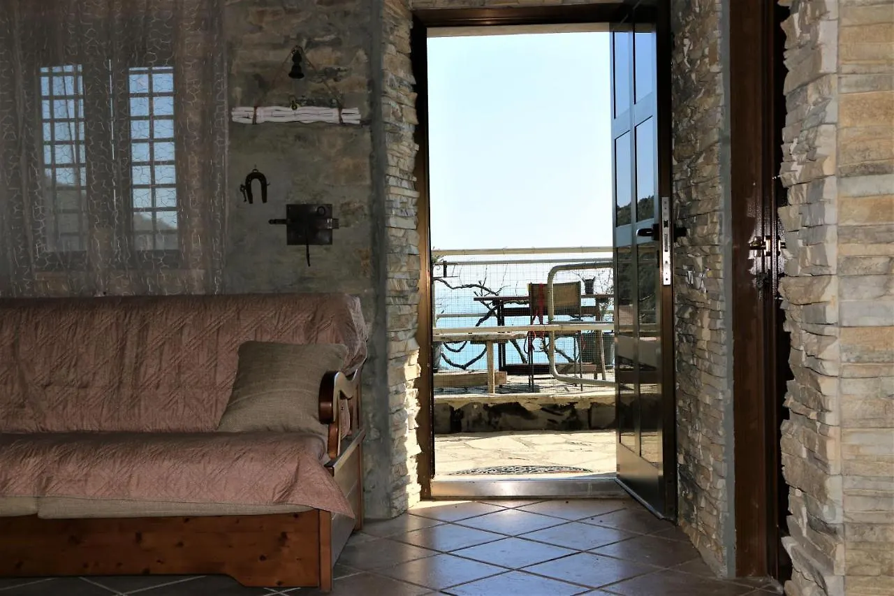 La Casetta Di Giuly A Picco Sul Mare Biassa