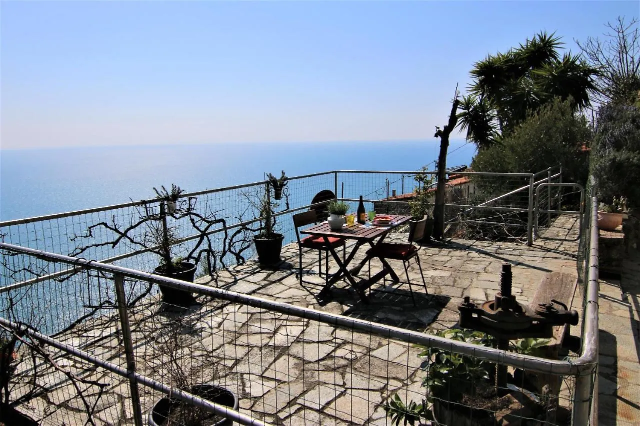 La Casetta Di Giuly A Picco Sul Mare Biassa Holiday home